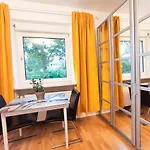 Modernes Zimmer am Park mit Garten, Hühner&Enten